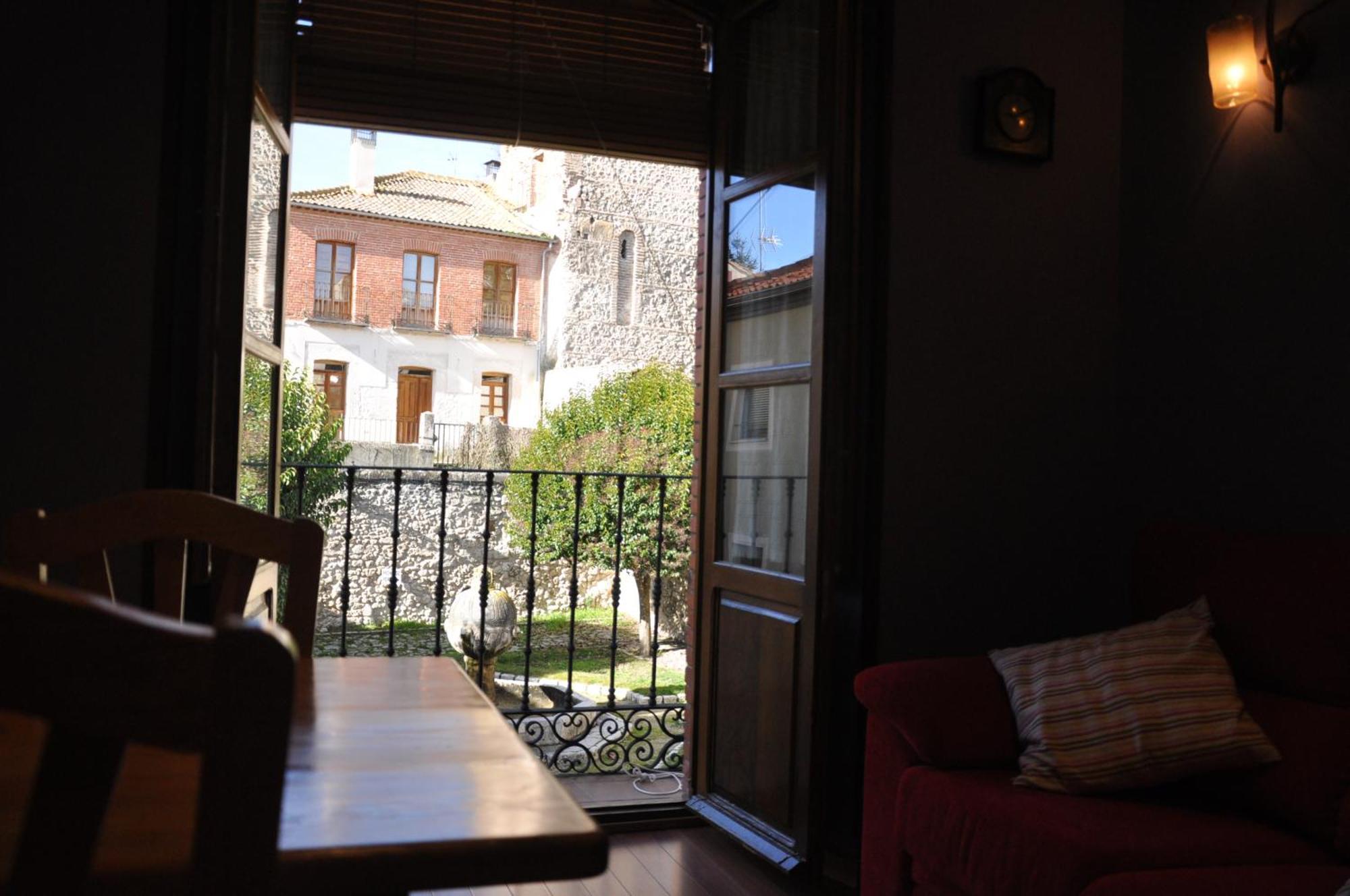 Aparthotel Santa Marina Cuéllar Стая снимка