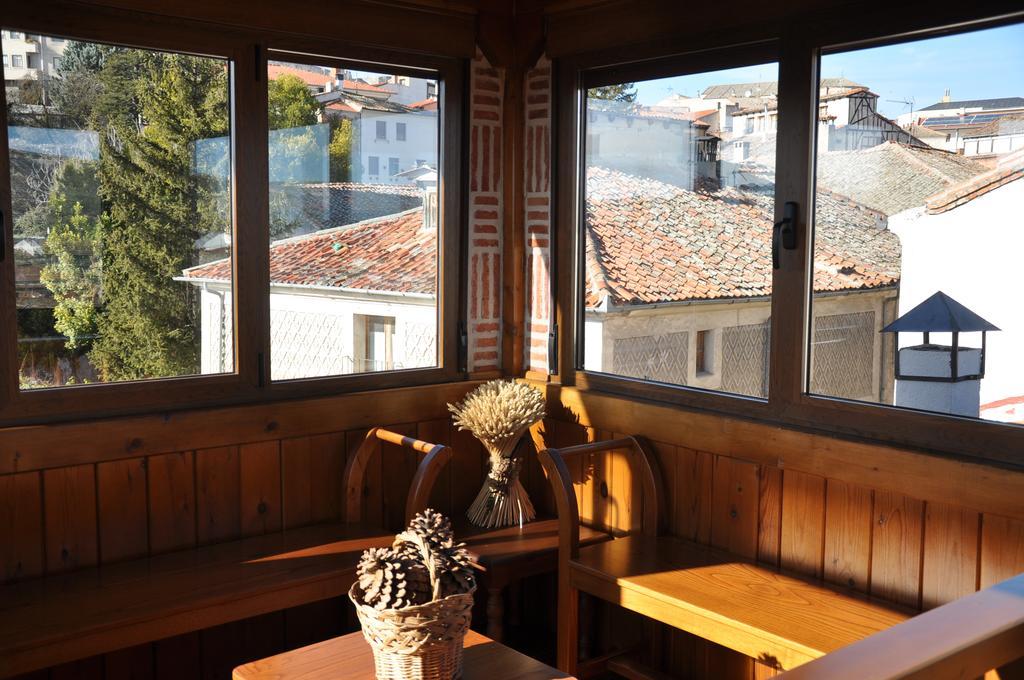 Aparthotel Santa Marina Cuéllar Екстериор снимка