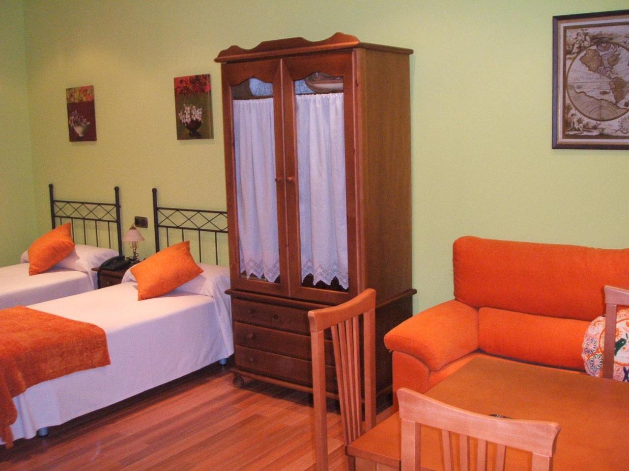 Aparthotel Santa Marina Cuéllar Екстериор снимка